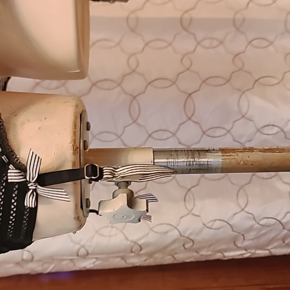 Victoria's Secret Sexy Slip with Garters. 34B EUC - Picture 4 of 8